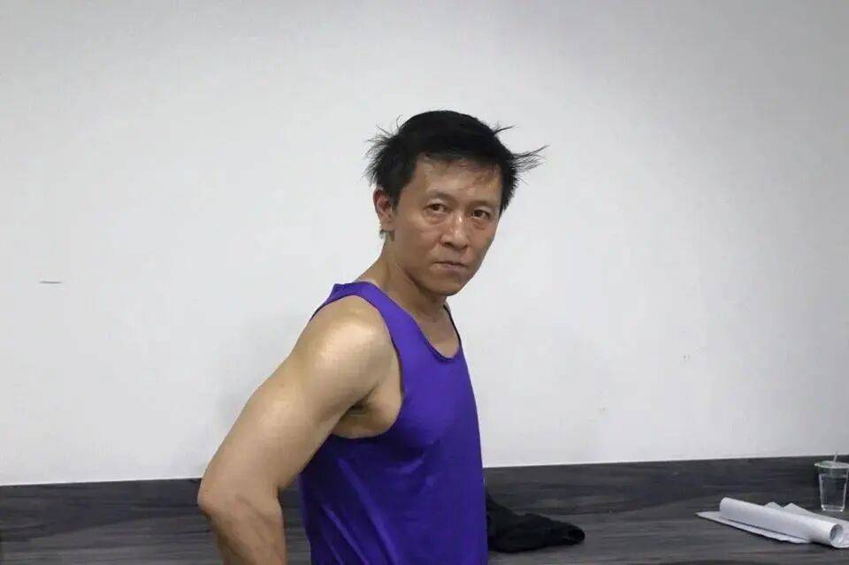 55岁演员家中猝逝<strong></p>
<p>股票收益</strong>，陈尸多日才被发现