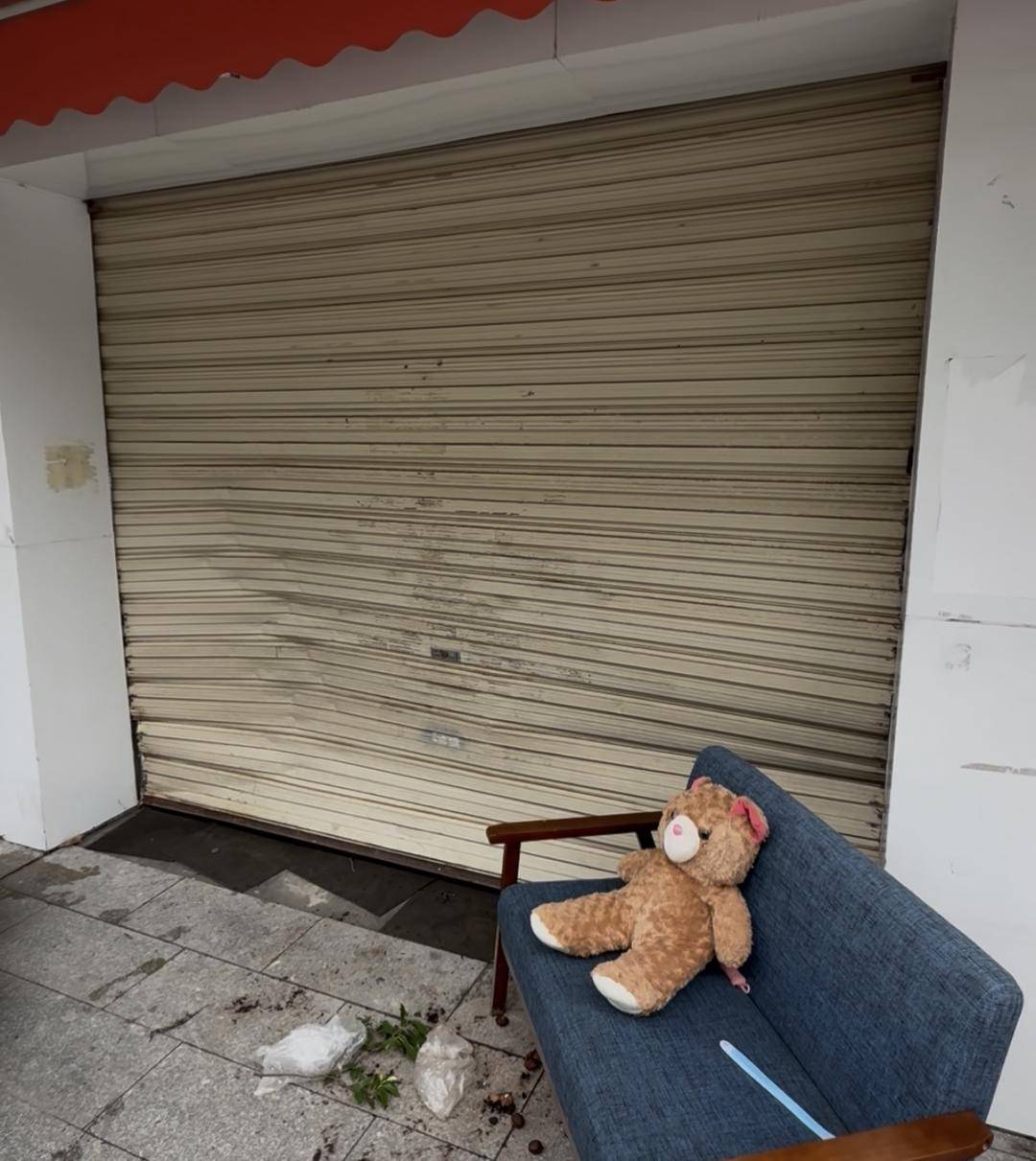 台风天珠海一司机驾越野车造浪冲破多家店玻璃<strong></p>
<p>川大智胜股票</strong>，警方：行拘10日！