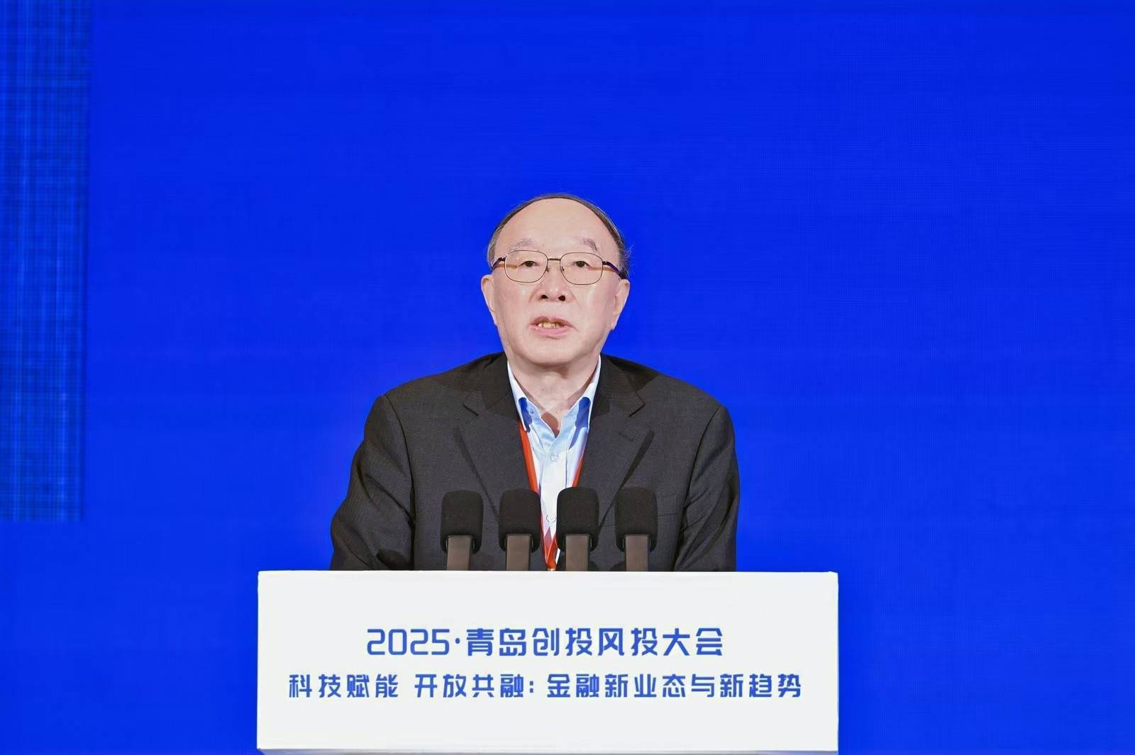黄奇帆：<strong></p>
<p>雷柏科技股票</strong>我国资本市场成长空间较大 投资应关注生产性服务业