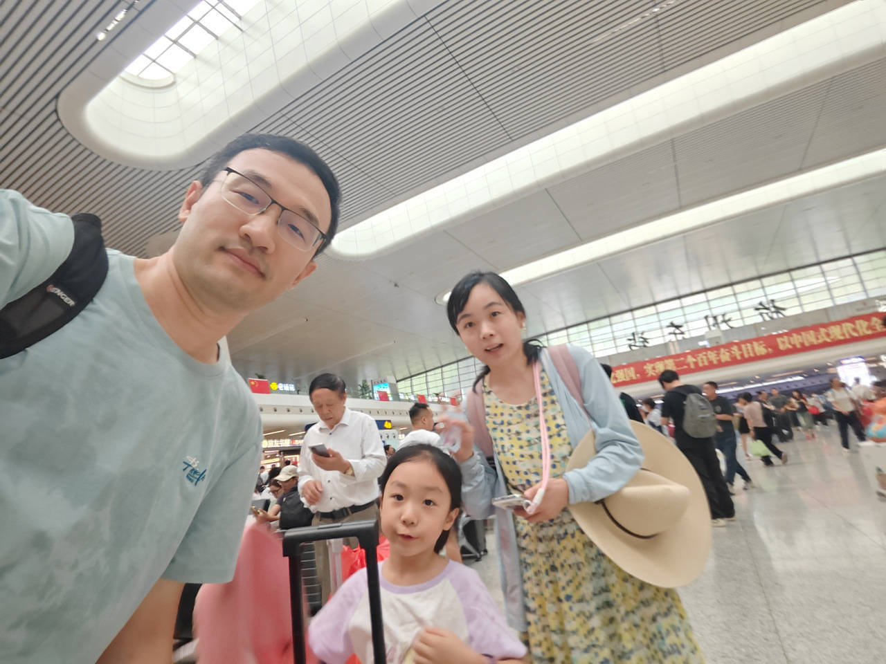 全杭州的娃都出动了？这是刚刚的火车东站<strong></p>
<p>雷柏科技股票</strong>！秋假大军即将席卷全国