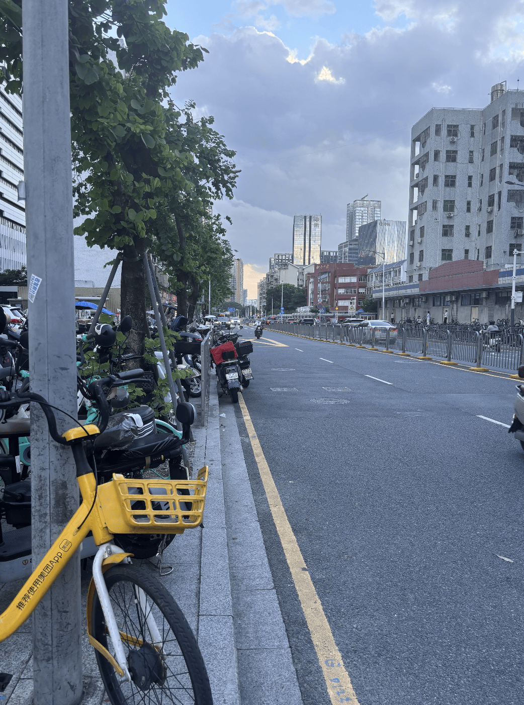 深圳一医院门口被指“举步维艰”<strong></p>
<p>雷柏科技股票</strong>！整治后记者实探:仍很堵