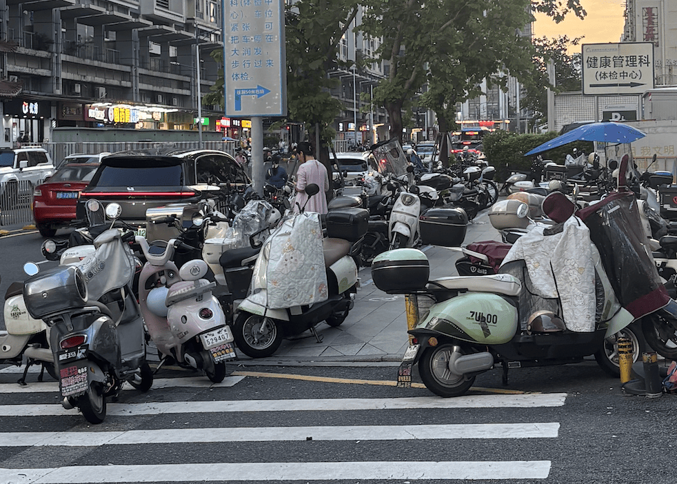 深圳一医院门口被指“举步维艰”<strong></p>
<p>雷柏科技股票</strong>！整治后记者实探:仍很堵