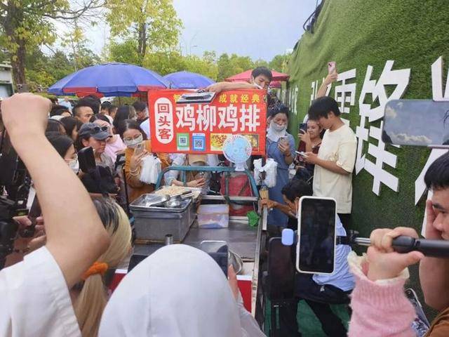 被流量砸中的“鸡排哥”：炸到中暑<strong></p>
<p>雷柏科技股票</strong>，每天睡三四个小时，怕辜负顾客不舍得休息