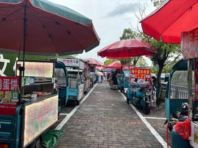 被流量砸中的“鸡排哥”：炸到中暑<strong></p>
<p>雷柏科技股票</strong>，每天睡三四个小时，怕辜负顾客不舍得休息