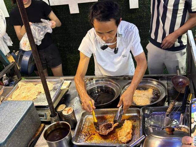 被流量砸中的“鸡排哥”：炸到中暑<strong></p>
<p>雷柏科技股票</strong>，每天睡三四个小时，怕辜负顾客不舍得休息