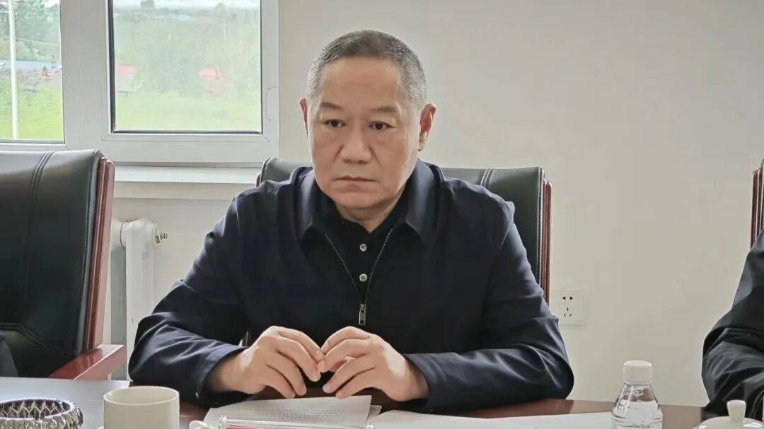 副局长赵德全邀请7名同事、朋友去某场所进行娱乐活动<strong></p>
<p>雷柏科技股票</strong>，花了1.71万，由管理和服务对象支付