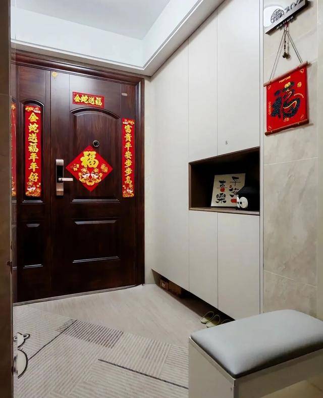 物业“不让门口放鞋子”<strong></p>
<p>柳工股票</strong>，门口放鞋柜违法吗？
