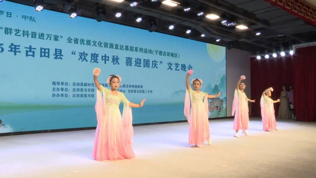 <strong></p>
<p>柳工股票</strong>我县举办“欢度中秋 喜迎国庆”文艺晚会