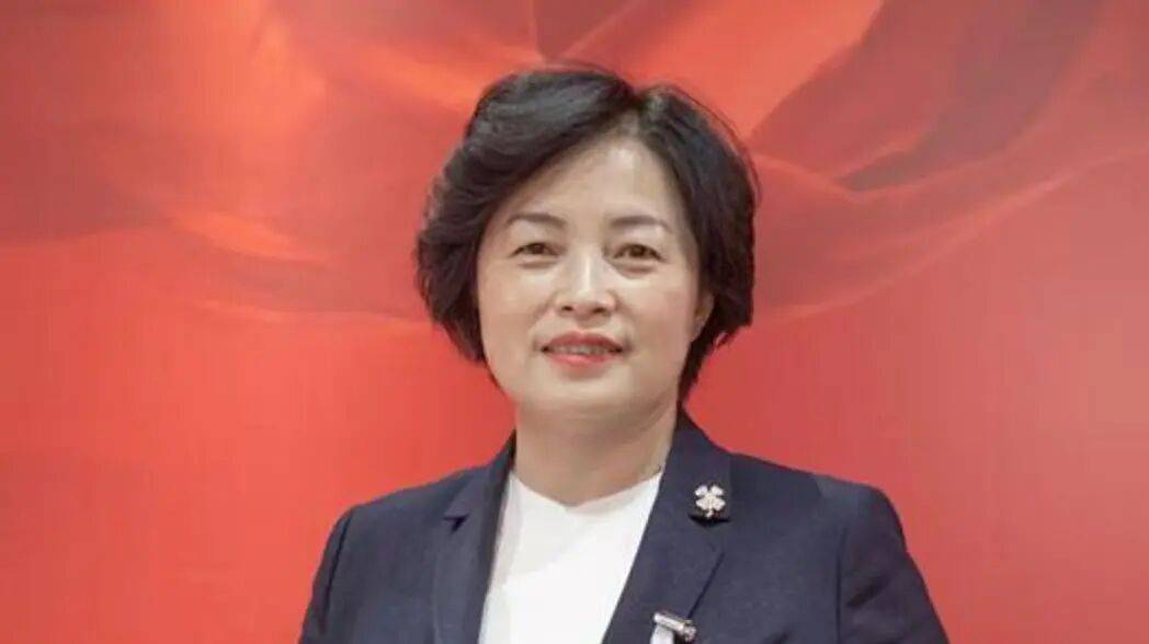 崔国静<strong></p>
<p>柳工股票</strong>，多次收受下属、老板送的现金、消费卡、名牌女包、化妆品、保健品、高档白酒