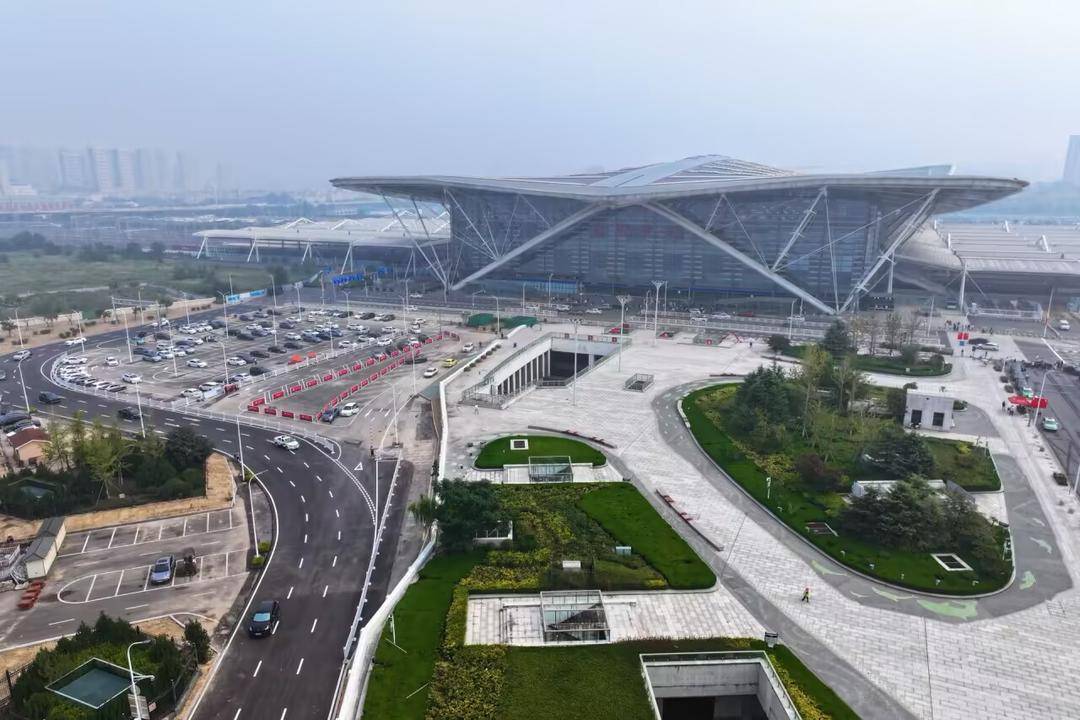 “双节”假期<strong></p>
<p>内蒙华电股票</strong>，铁路青岛站预计发送旅客170万人