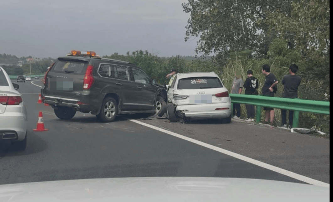 “司机像没意识了一样！”男子称SUV在高速上慢行、撞上石墩也不停<strong></p>
<p>粤传媒股票</strong>，交警：司机目前无生命危险