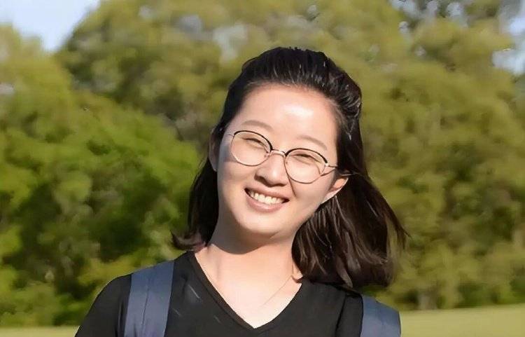 章莹颖男友国庆探望章父并协助直播<strong></p>
<p>粤传媒股票</strong>，网友劝其早点结婚，本人回应