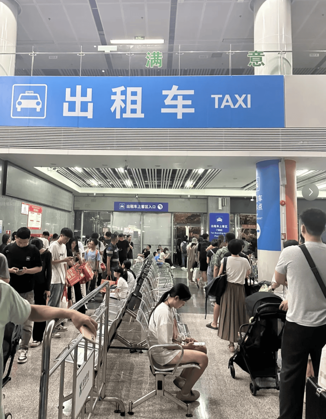 深圳北站凌晨返深被刷爆<strong></p>
<p>三博脑科股票</strong>!附近叫车超200人?别慌!公交地铁加班护送