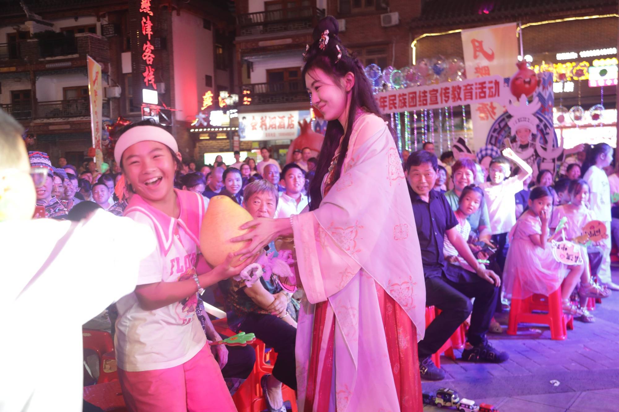 月映火塘 悦唱荔波<strong></p>
<p>三博脑科股票</strong>！这场中秋音乐晚会点燃团圆夜
