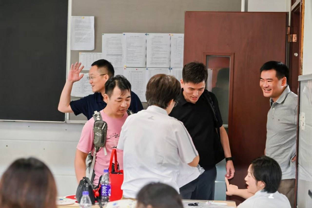 那个让老师骄傲的“调皮”班级!30年同学聚会<strong></p>
<p>上工申贝股票</strong>,还伴有一封来自贵州的感谢信