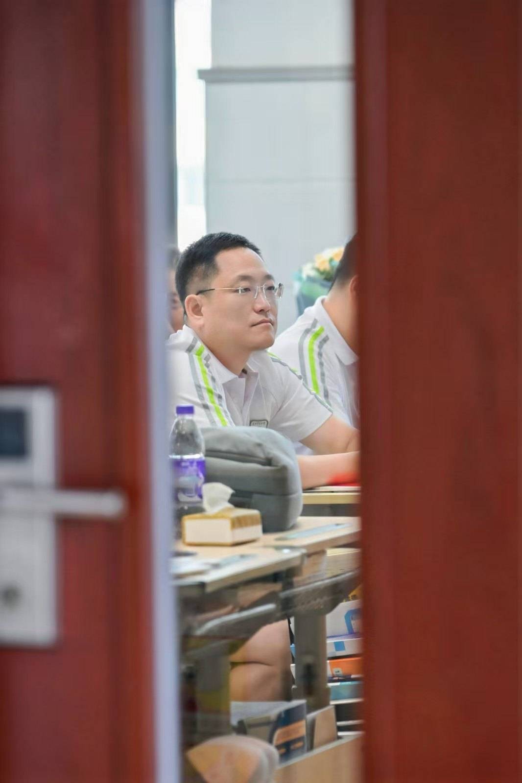 那个让老师骄傲的“调皮”班级!30年同学聚会<strong></p>
<p>上工申贝股票</strong>,还伴有一封来自贵州的感谢信