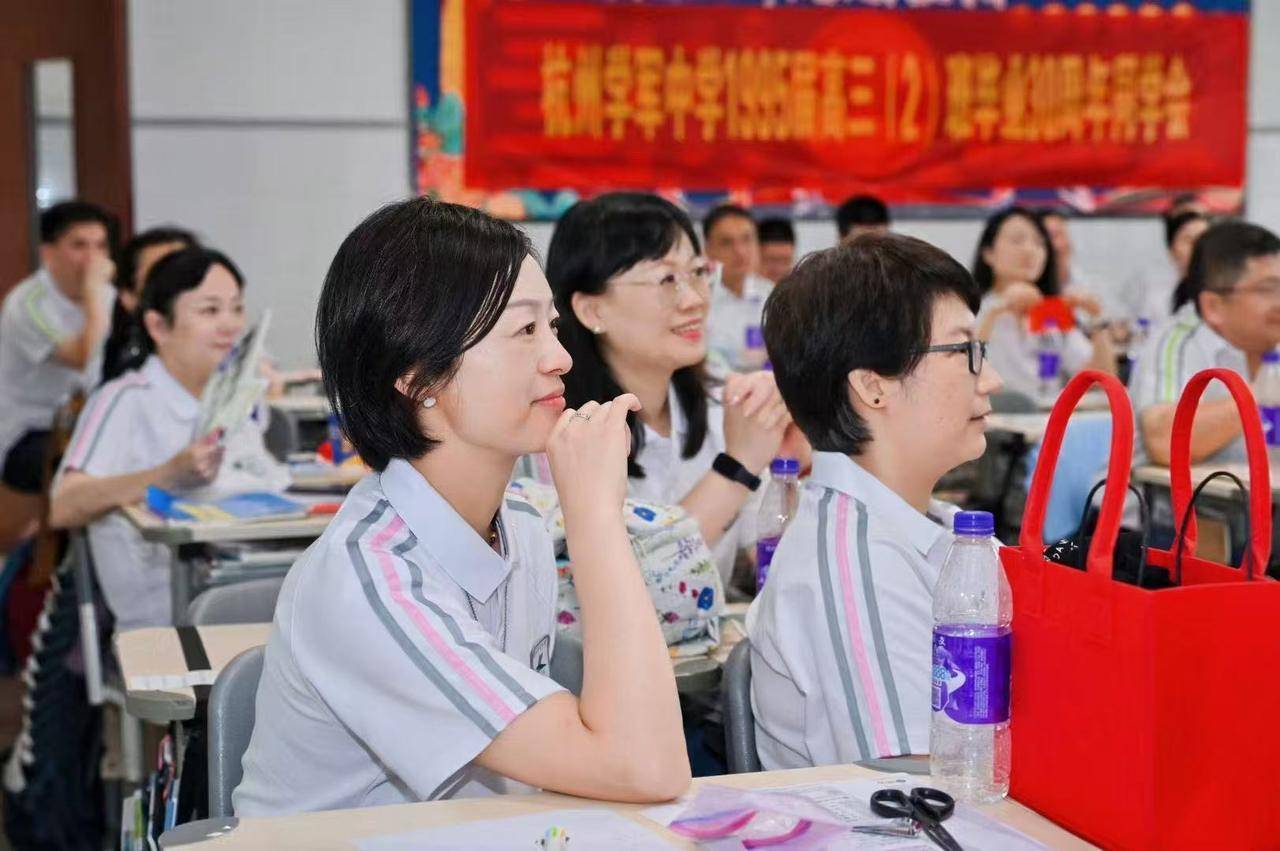 那个让老师骄傲的“调皮”班级!30年同学聚会<strong></p>
<p>上工申贝股票</strong>,还伴有一封来自贵州的感谢信