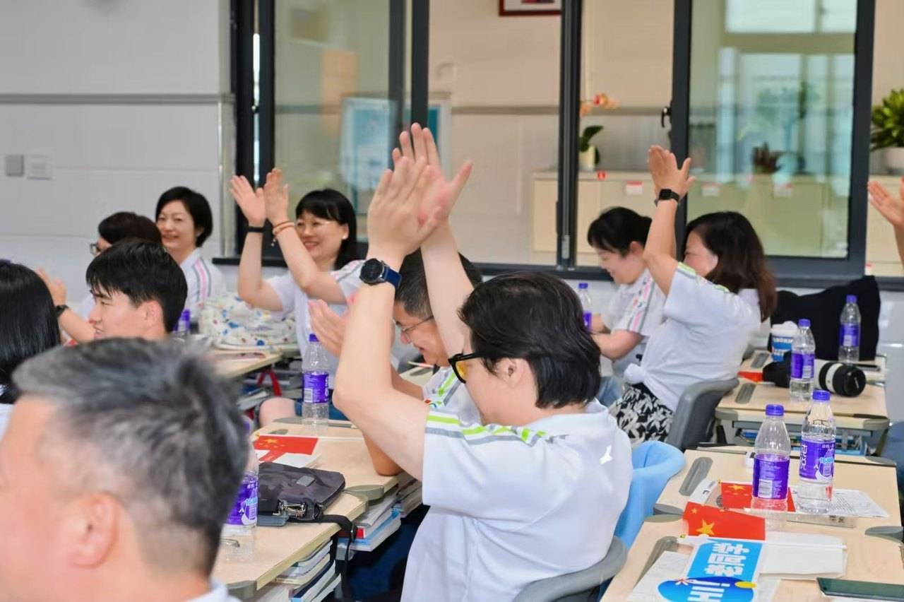 那个让老师骄傲的“调皮”班级!30年同学聚会<strong></p>
<p>上工申贝股票</strong>,还伴有一封来自贵州的感谢信