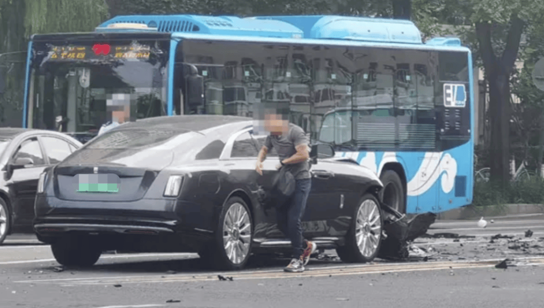 “劳斯莱斯逆行车祸”事件白车家属发声:“丈夫多处骨折!往后日子不知道怎么过”<strong></p>
<p>上工申贝股票</strong>,陈震深夜再道歉,并回应“我方律师会全力配合”