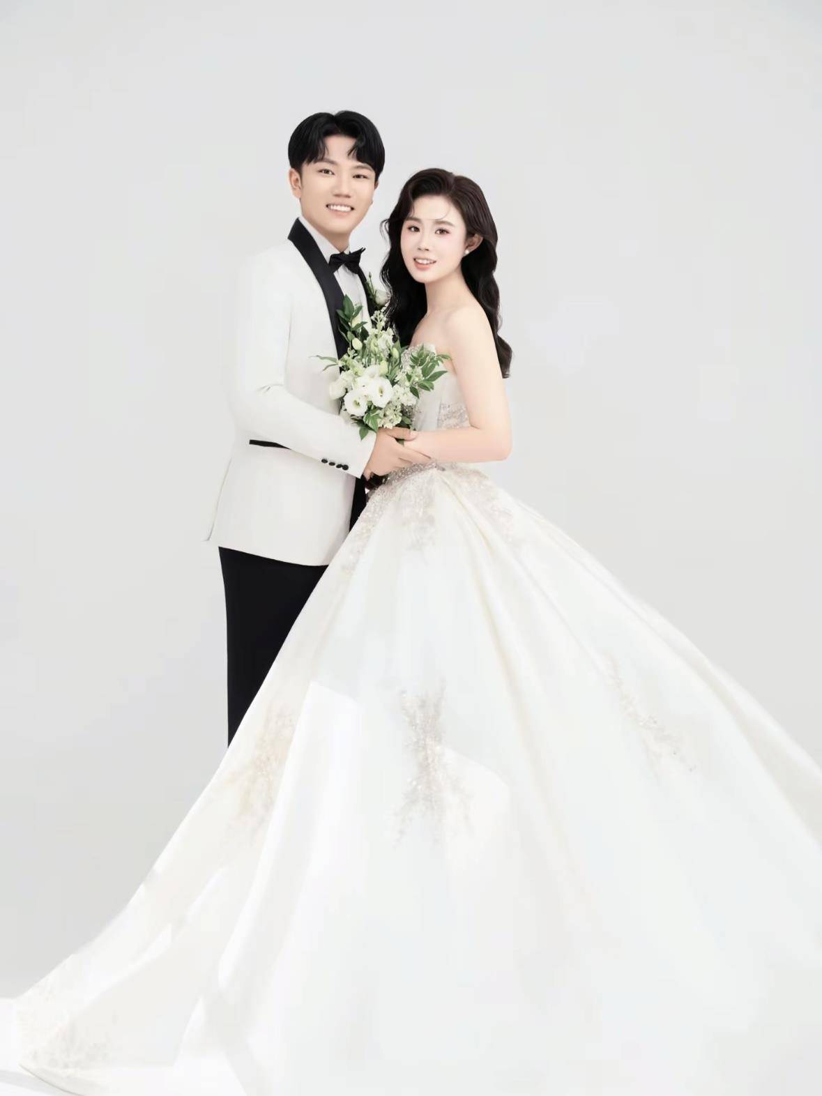 “千万富翁”解克锋儿子解清帅将举办婚礼<strong></p>
<p>荣盛发展股票</strong>，解克锋：很开心，邀请了部分寻亲家长参加