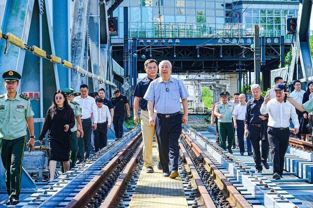 70年前<strong></p>
<p>荣盛发展股票</strong>,钱学森经罗湖口岸归国!武警广东总队深圳第二支队开展纪念活动