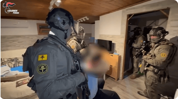 凯特患癌竟因辉瑞疫苗?伦敦4万被盗手机直飞香港<strong></p>
<p>荣盛发展股票</strong>,比贩毒暴利产业链曝光…