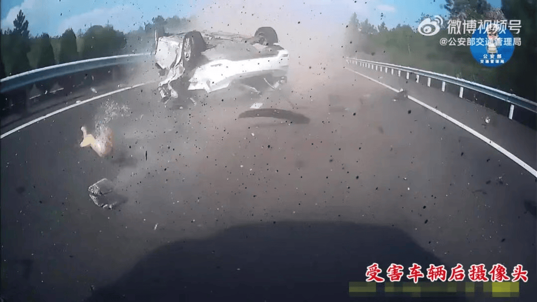 “我撒谎天打雷劈!”男子高速突然强行变道致翻车<strong></p>
<p>广联达股票</strong>,反诬赖对方