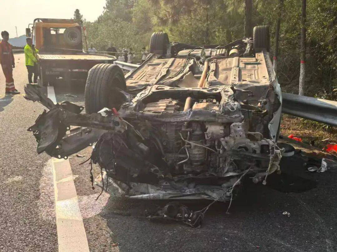 “我撒谎天打雷劈!”男子高速突然强行变道致翻车<strong></p>
<p>广联达股票</strong>,反诬赖对方