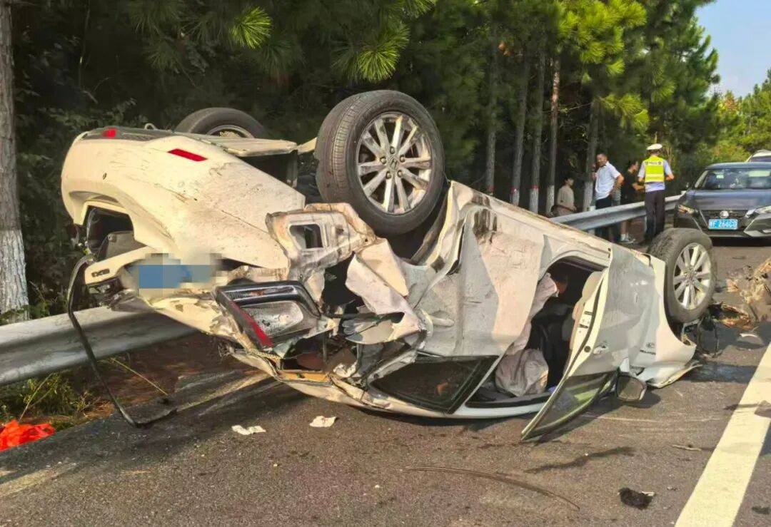 “我撒谎天打雷劈!”男子高速突然强行变道致翻车<strong></p>
<p>广联达股票</strong>,反诬赖对方