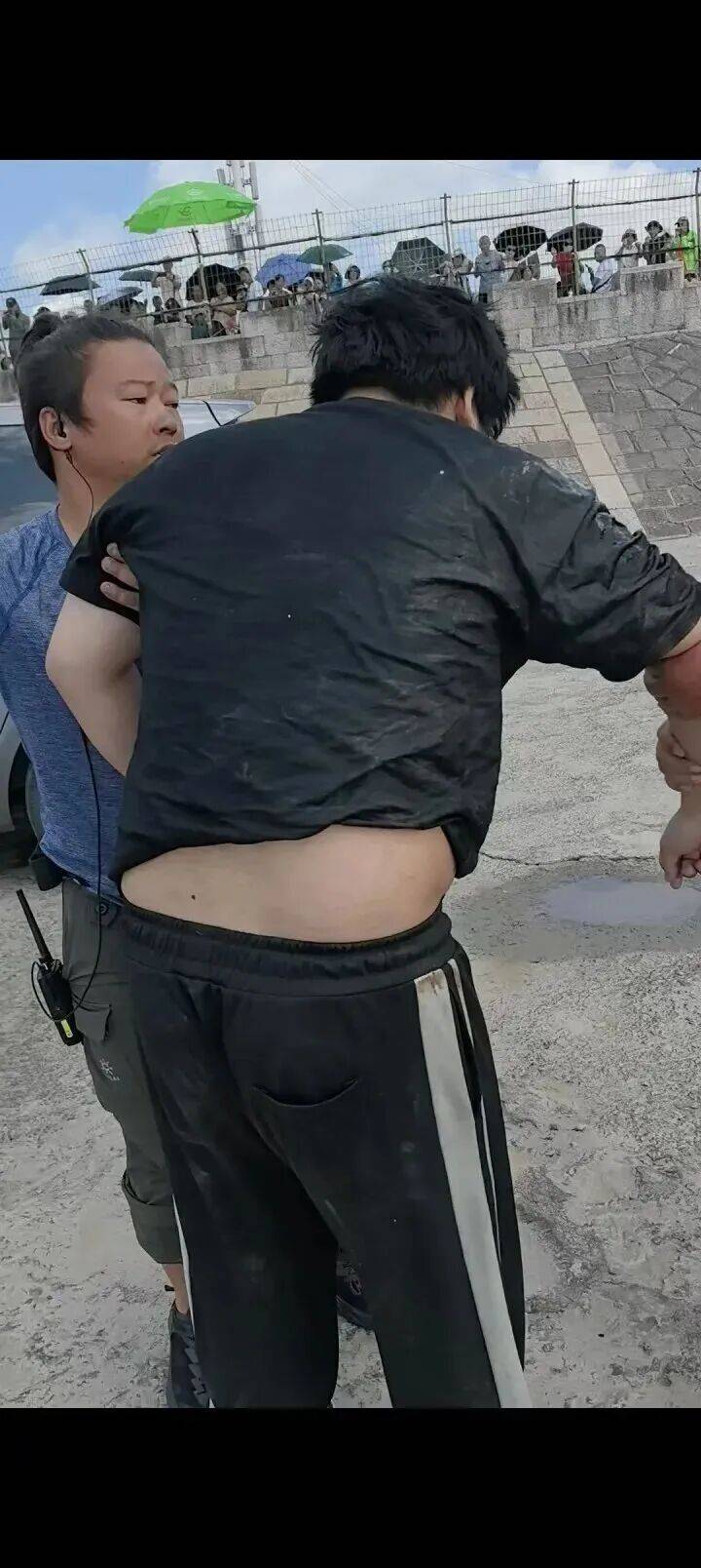 230斤重小伙酒后落水<strong></p>
<p>海南发展股票</strong>,漂浮7小时终获救……