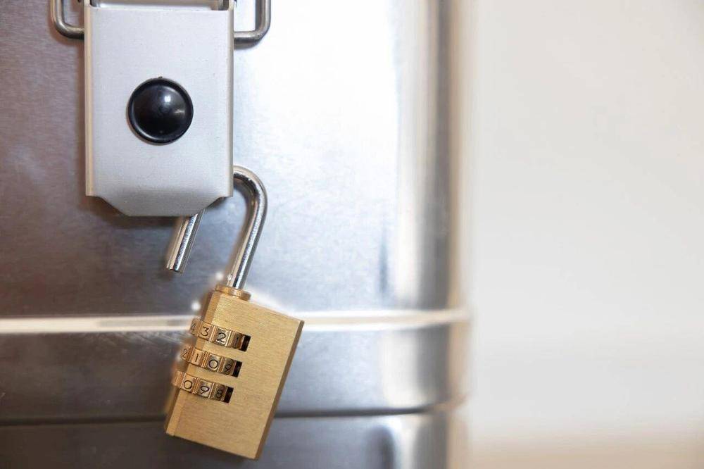 涉密单位人员窃取专用装备数百件网售被判刑 国家安全机关披露案情