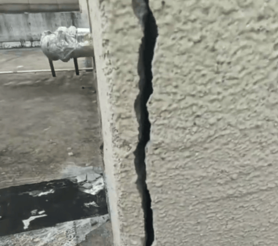 安徽一业主私挖300平米地下室致32户房屋开裂<strong></p>
<p>华英农业股票</strong>,律师:承担各项责任,严重可追刑责