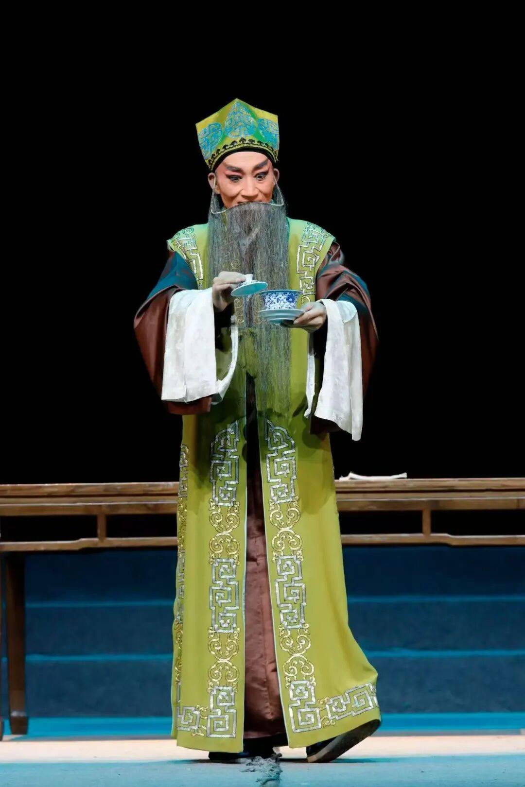 展现云南传统戏曲魅力<strong></p>
<p>亨通光电股票</strong>！玉溪作品《先生好茶》亮相全国舞台