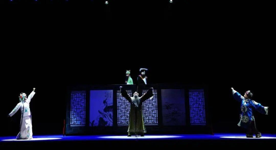 展现云南传统戏曲魅力<strong></p>
<p>亨通光电股票</strong>！玉溪作品《先生好茶》亮相全国舞台