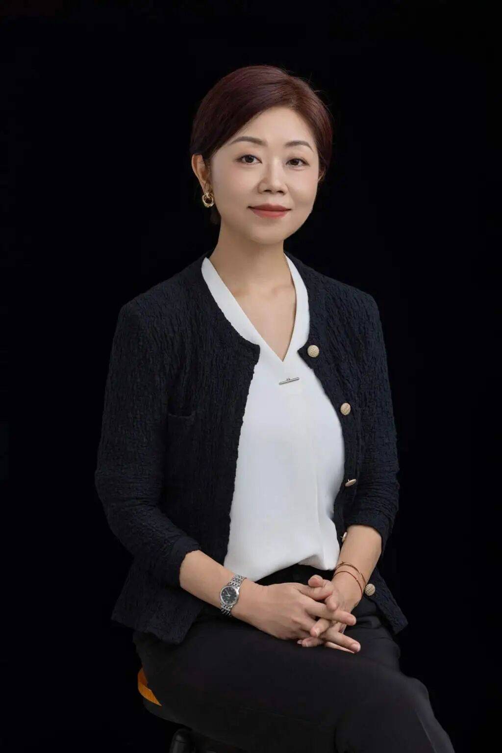 大使蒋小燕<strong></p>
<p>亨通光电股票</strong>,正式赴任