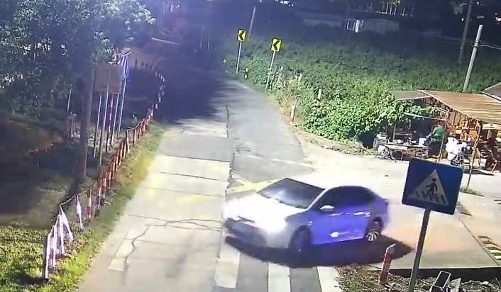 浙江一姑娘以奶茶为记号<strong></p>
<p>亨通光电股票</strong>,竟然在草丛里藏了11万现金!