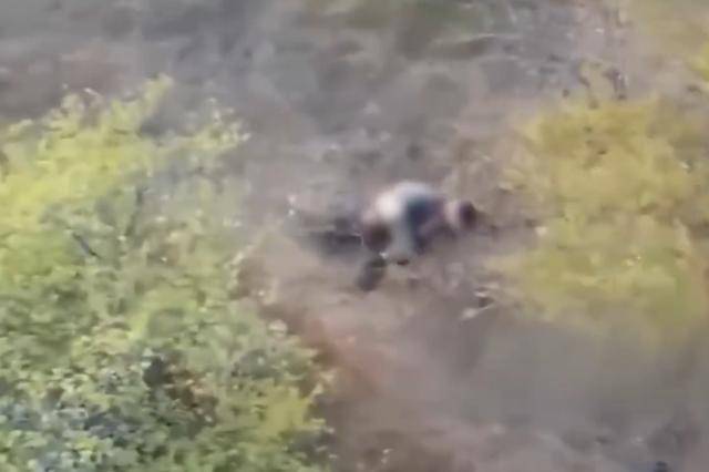 俄无人机救下一名正遭乌军性侵女子<strong></p>
<p>步步高股票</strong>,顾不上提裤子拔腿就逃,随后被击中