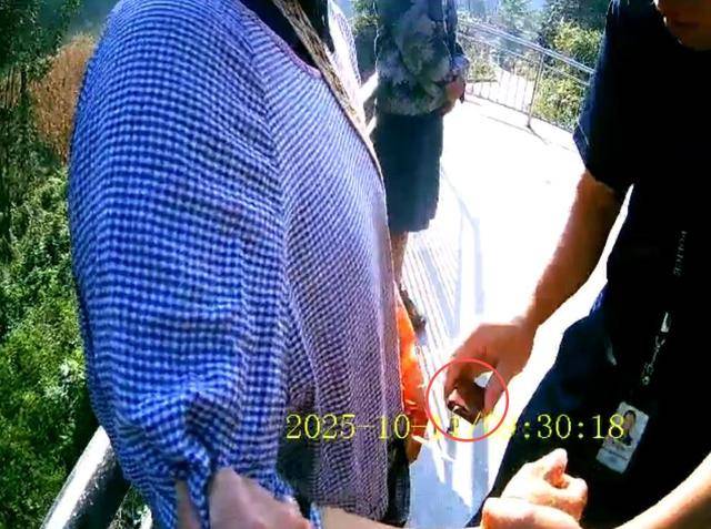 100斤玉米上秤秒变60斤?贵州一村民遭“鬼秤”骗粮!民警出手<strong></p>
<p>步步高股票</strong>,5人被拘