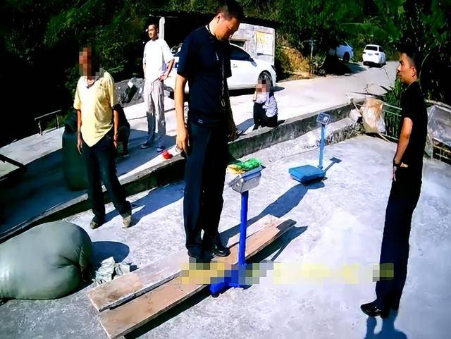 100斤玉米上秤秒变60斤?贵州一村民遭“鬼秤”骗粮!民警出手<strong></p>
<p>步步高股票</strong>,5人被拘