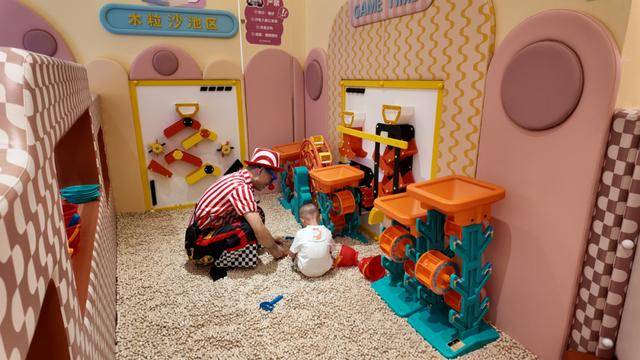 海底捞<strong></p>
<p>步步高股票</strong>,和西贝“抢娃”