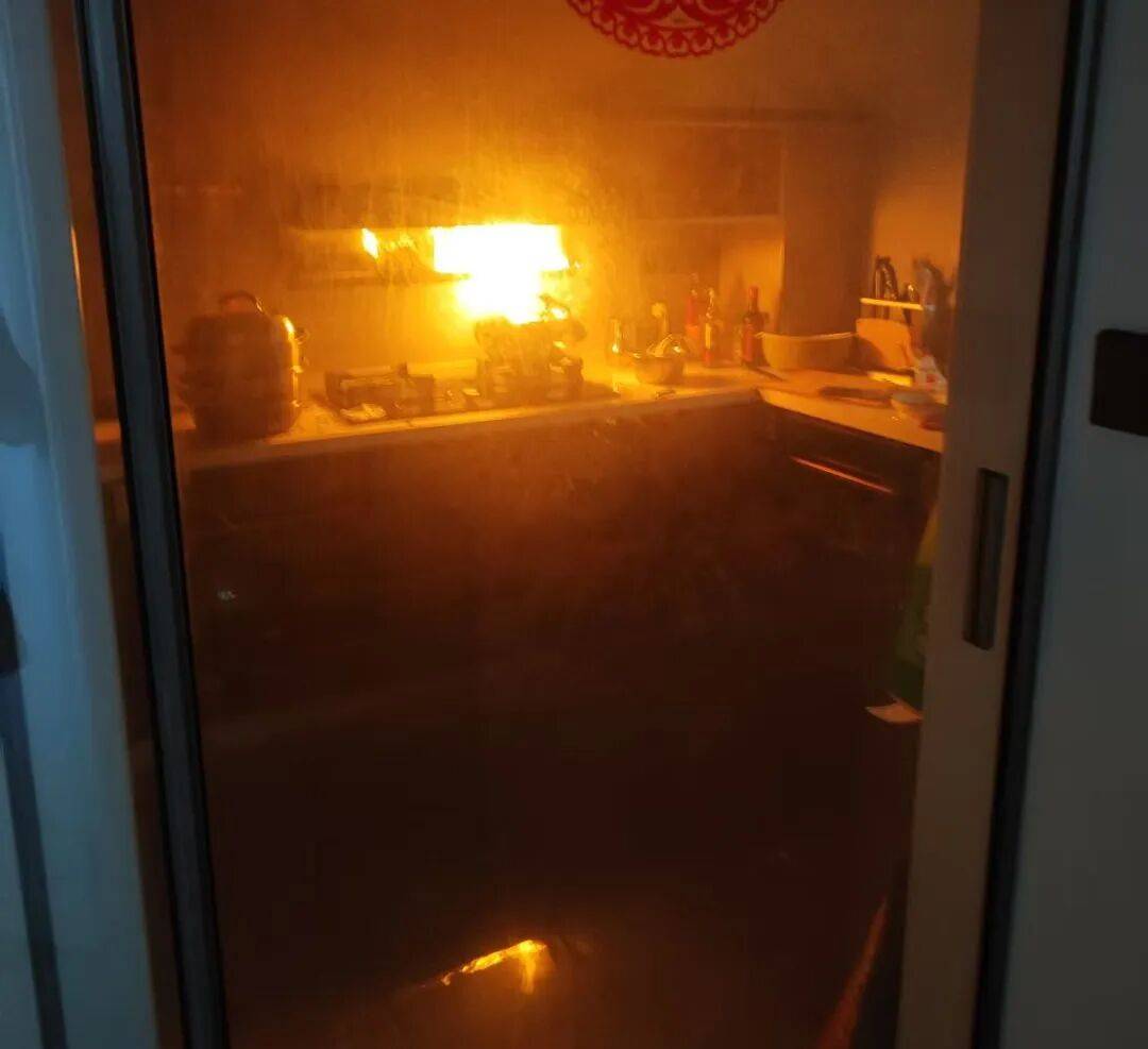 以案为鉴 | 家中起火前<strong></p>
<p>步步高股票</strong>,他们都曾接到一通电话……