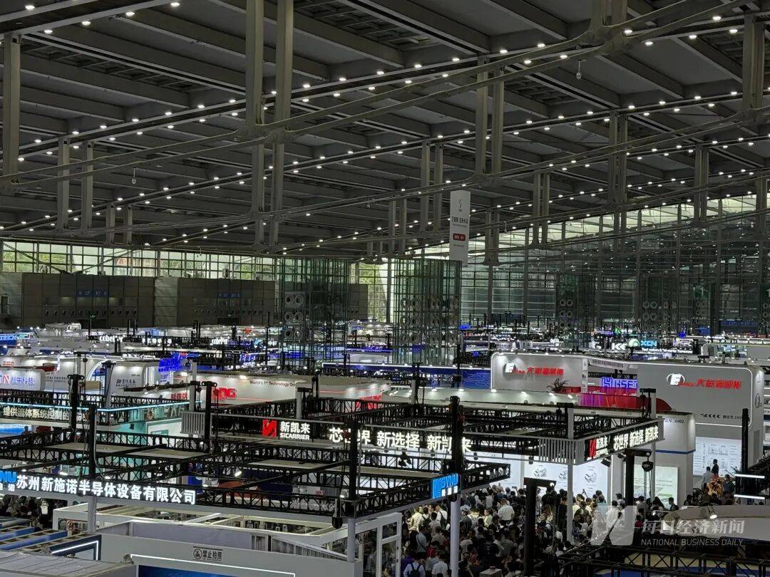 “我们特地赶早来的<strong></p>
<p>步步高股票</strong>,你们的光刻机在哪里?”深圳一家成立才几年的公司,今天爆火!