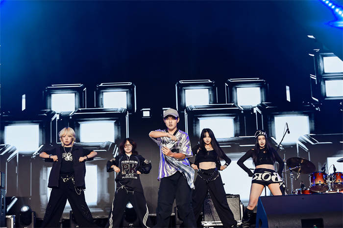 活力唱响青春经济<strong></p>
<p>国泰君安股票</strong>,第四届青春上海大学生音乐节绽放南上海科创中心