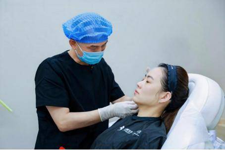 重磅官宣<strong></p>
<p>国泰君安股票</strong>!郭俊龙院长认证Dr.U博士医美皮肤科学科带头人