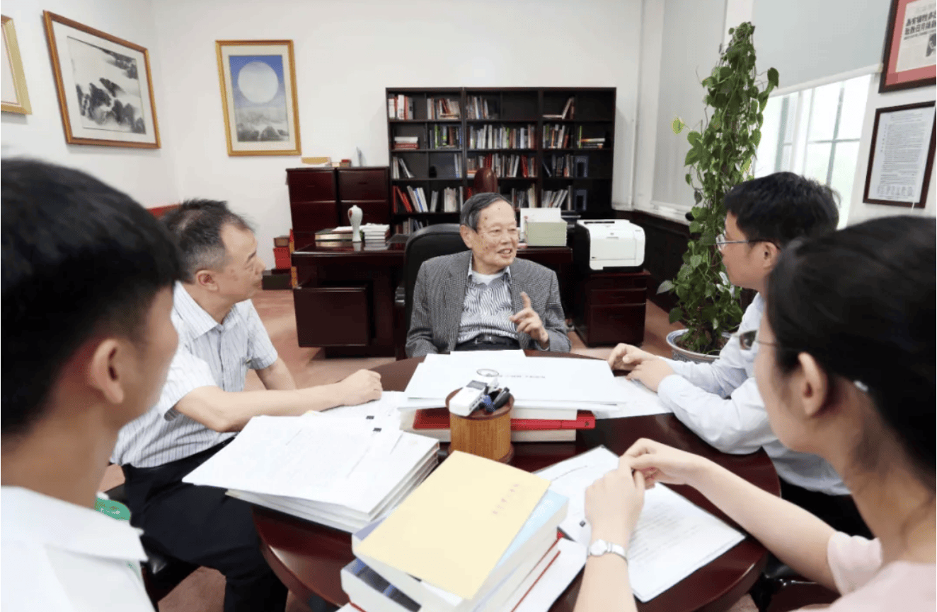 杨振宁为什么连续32年担任东莞理工学院名誉校长<strong></p>
<p>国泰君安股票</strong>?