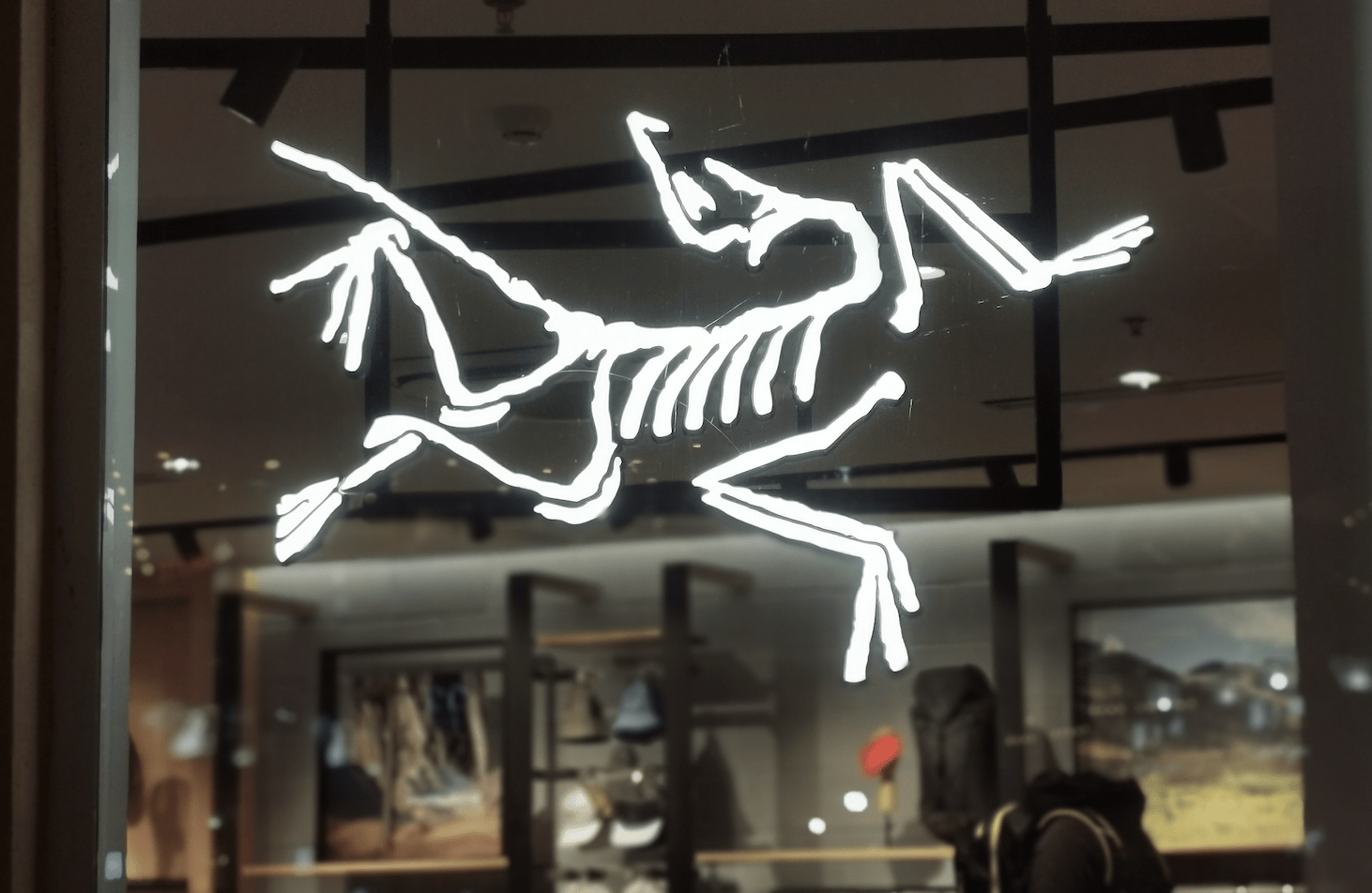 “烟花秀”之后<strong></p>
<p>国泰君安股票</strong>，始祖鸟大中华区总经理佘移峰离职