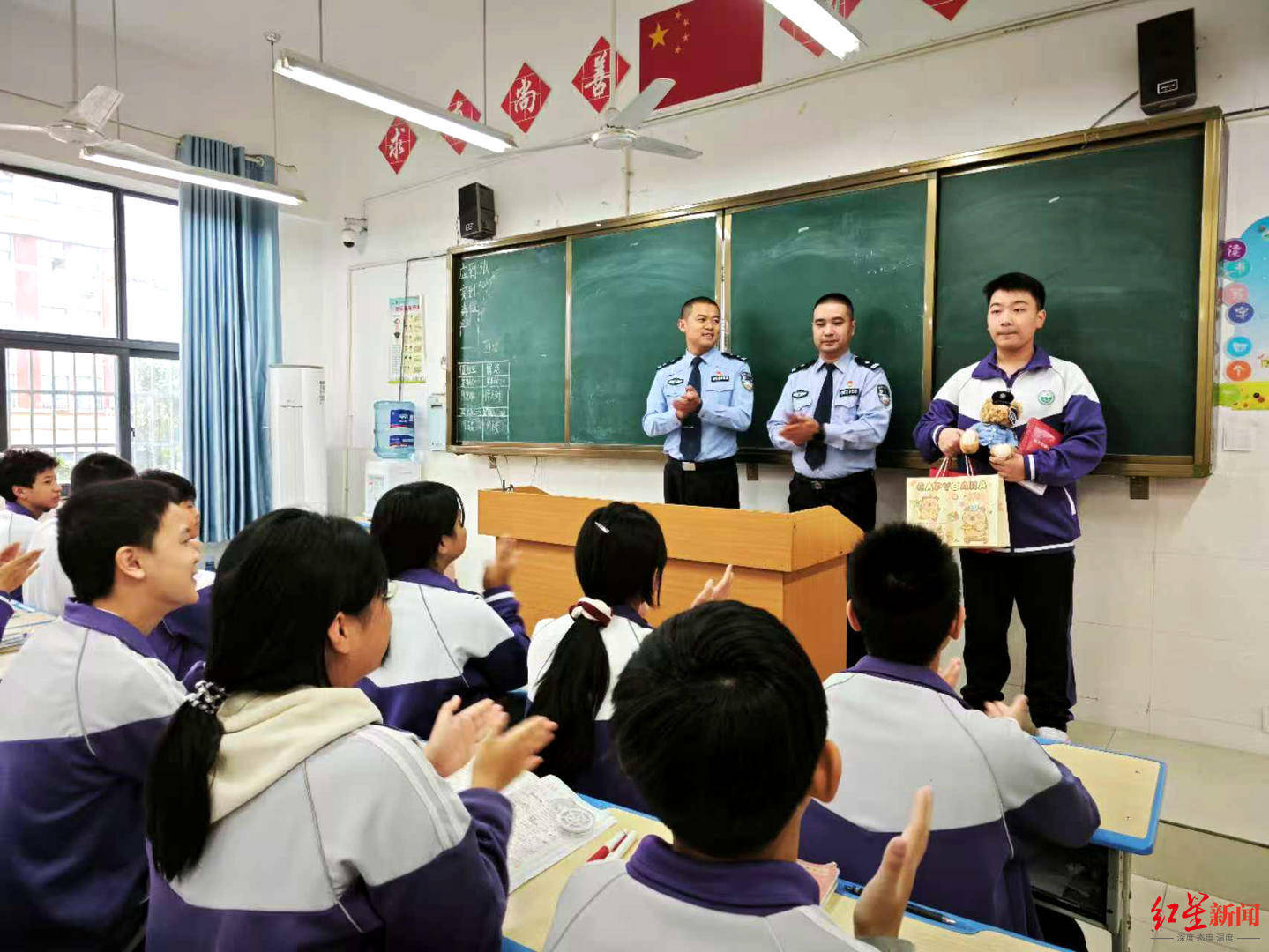 初二男生捡到1.4万余元现金<strong></p>
<p>海格通信股票</strong>,淡定拍视频后报警物归失主,民警送“奖”到校园