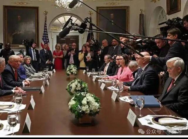 他被特朗普当众羞辱<strong></p>
<p>博通股票</strong>,全场都在哄笑