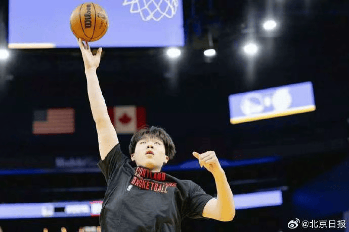 杨瀚森迎NBA常规赛首秀<strong></p>
<p>博通股票</strong>,两罚全中拿到个人NBA生涯首分;此前出场时播音字幕都是中文