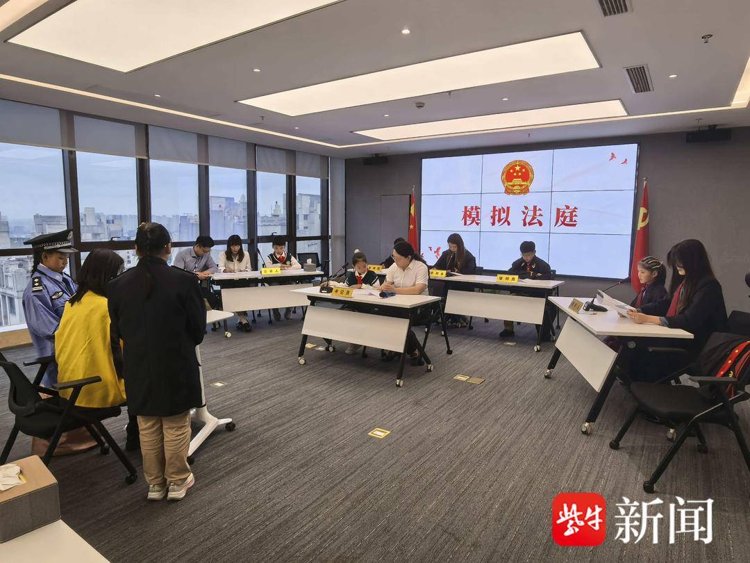 “叔叔是江苏的<strong></p>
<p>博通股票</strong>,将来一定带你们去看看!”镇江警官不忘承诺,四次组织近百名藏区学子来苏研学